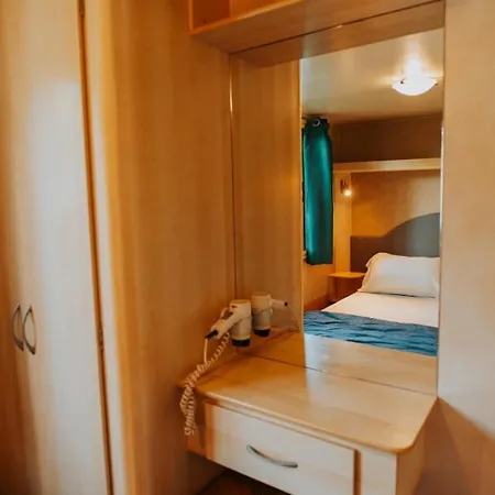 Comfortabele Familie Met Airco En Dichtbij Zee En Gratis Wifi