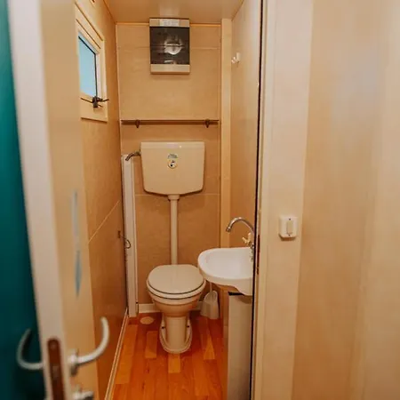 Comfortabele Familie Met Airco En Dichtbij Zee En Gratis Wifi Hotel *